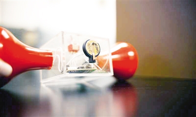 不含碳全新超级电容问世 储电性能超现有碳基